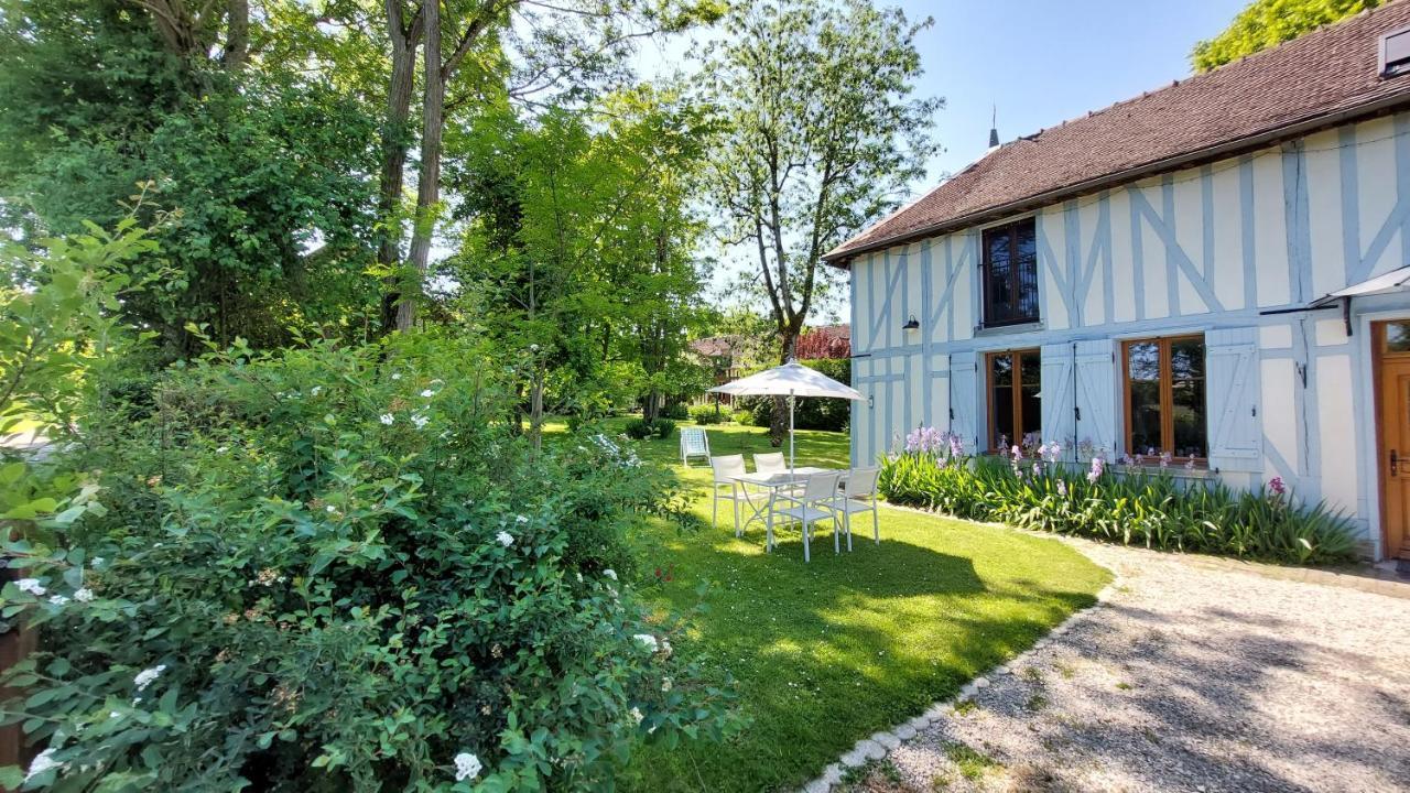 Отель Domaine Du Carouge Lirey Экстерьер фото